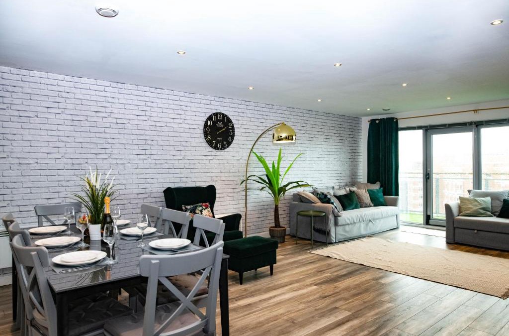 Swindon Apartment | Paramount Views