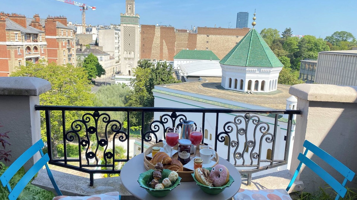 Jardin des plantes Apartment | Paris Dream: 3-bedroom Light- Filled Artist Studio with AC and Rooftop Views