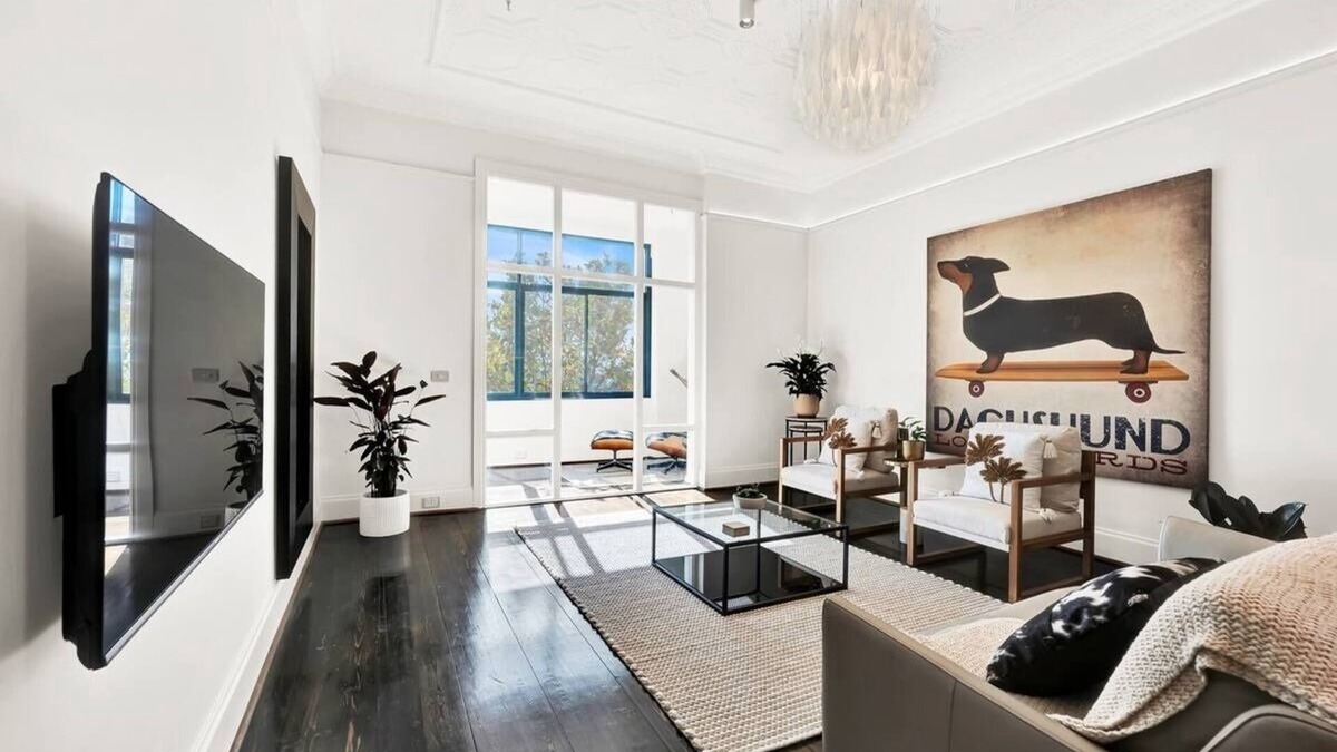 St Kilda Apartment | "Paris End" of St Kilda Apt.