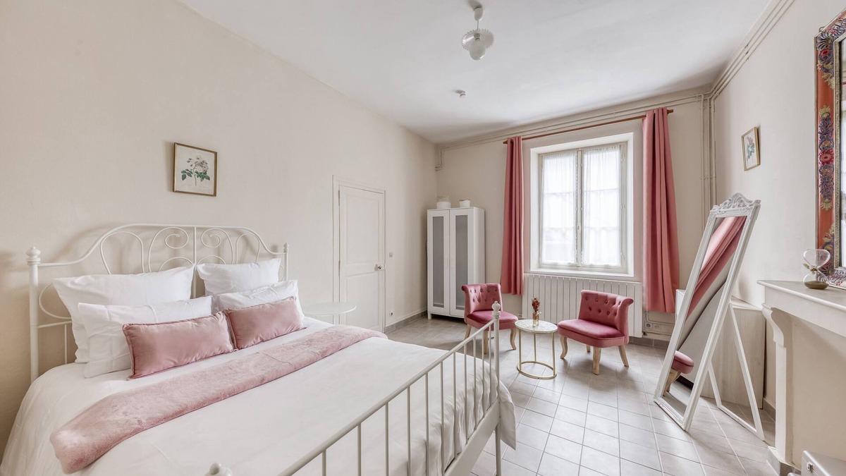 La Queue-les-Yvelines Apartment | Paris in the country