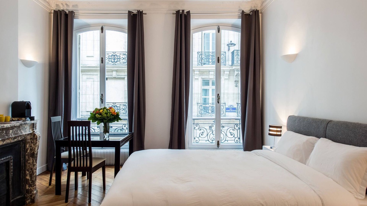Faubourg-du-Roule Bed & Breakfast | Paris Square