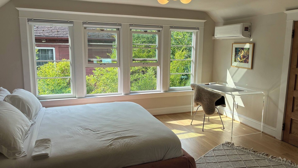 Irvington Apartment | Parisian 1-bedroom apartment in the heart of NE Portland/ Historic Irvington