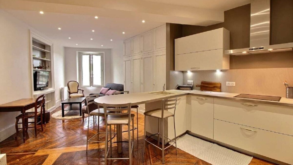 Les Iles Apartment | Parisian Home | 1 room | Ile de la Cité - Ile Saint Louis