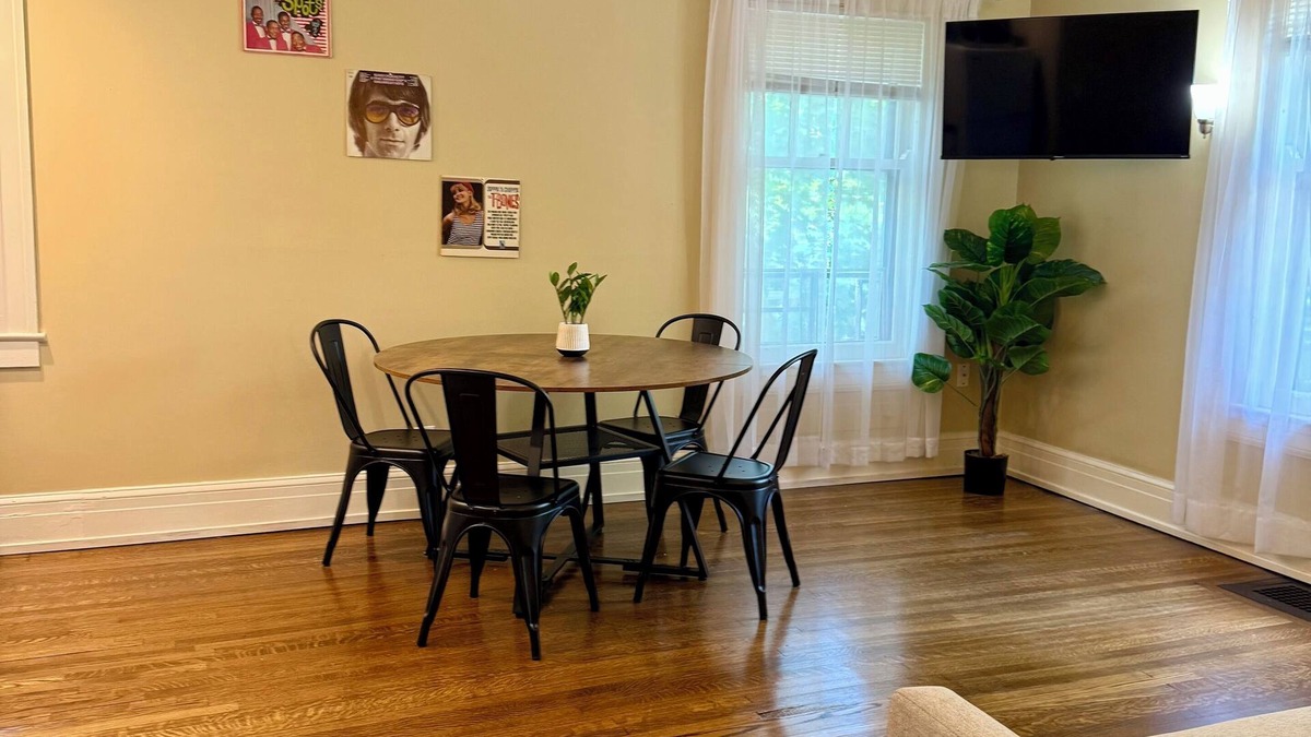 East Avenue Apartment | Park Ave 1BR Free Parking & Patio Walkable!