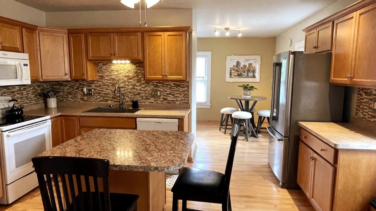 East Avenue Apartment | Park Avenue Residence - Historic 2-bed/2-bath