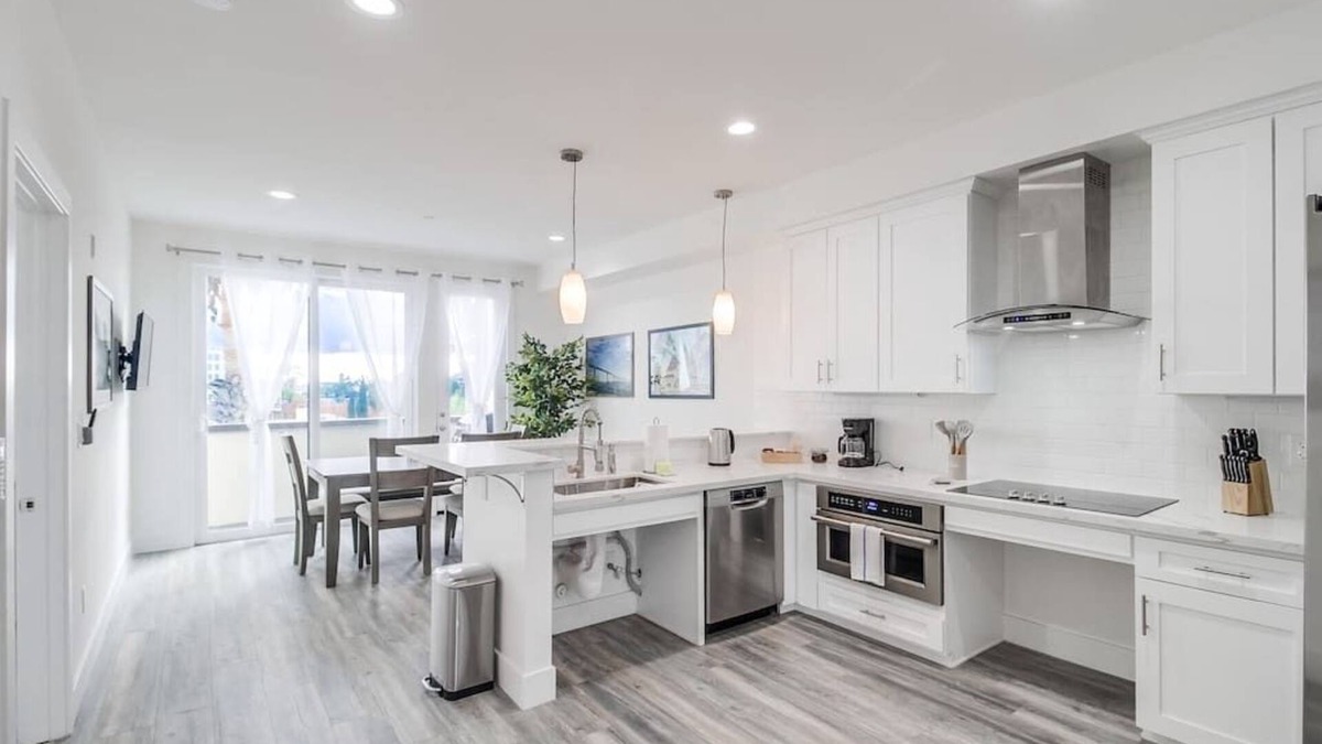 University Heights Apartment | Park Blvd 301 | Modern | Urban Oasis | SPA