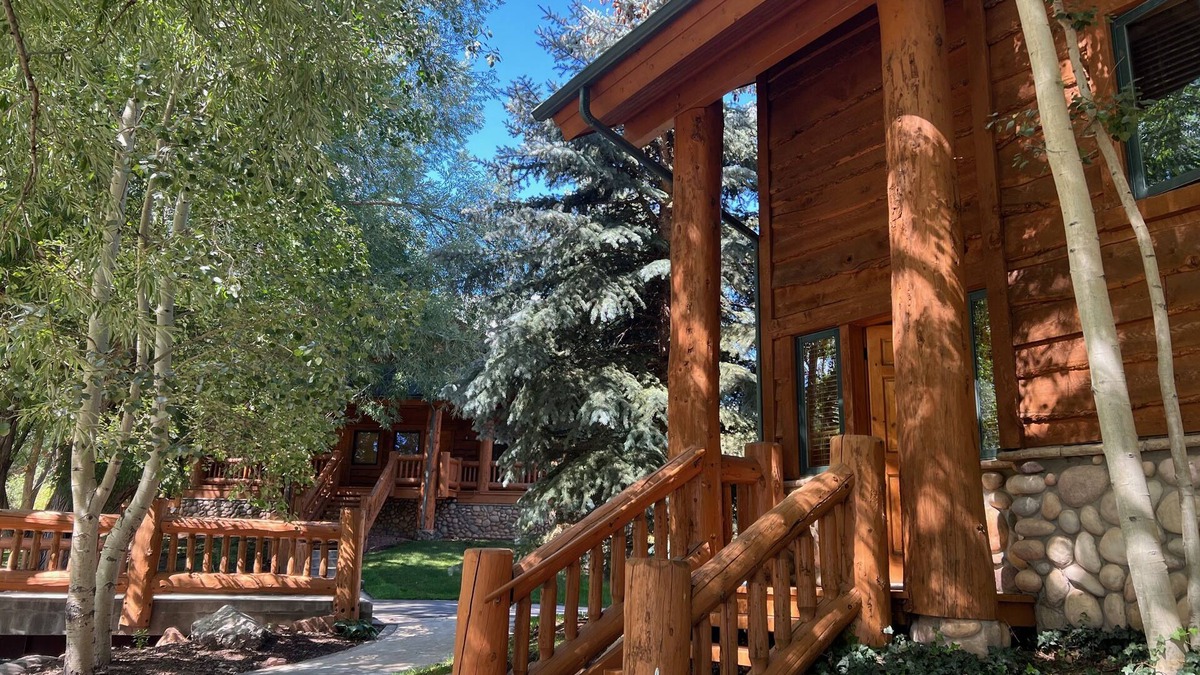 Park City House | Park City Timber Wolf Chalet - 5 min walk to Cabriolet & 1 min to town shuttle!