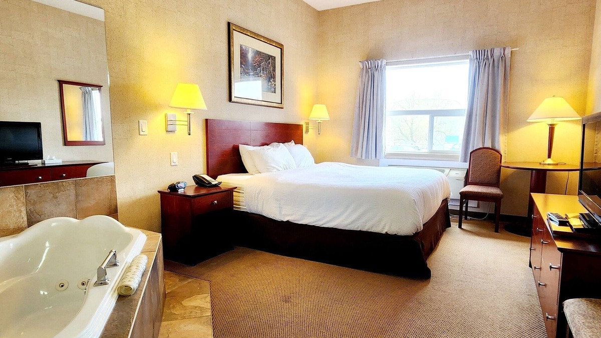 Red Deer Hotel | Park Hill Inn & Suites