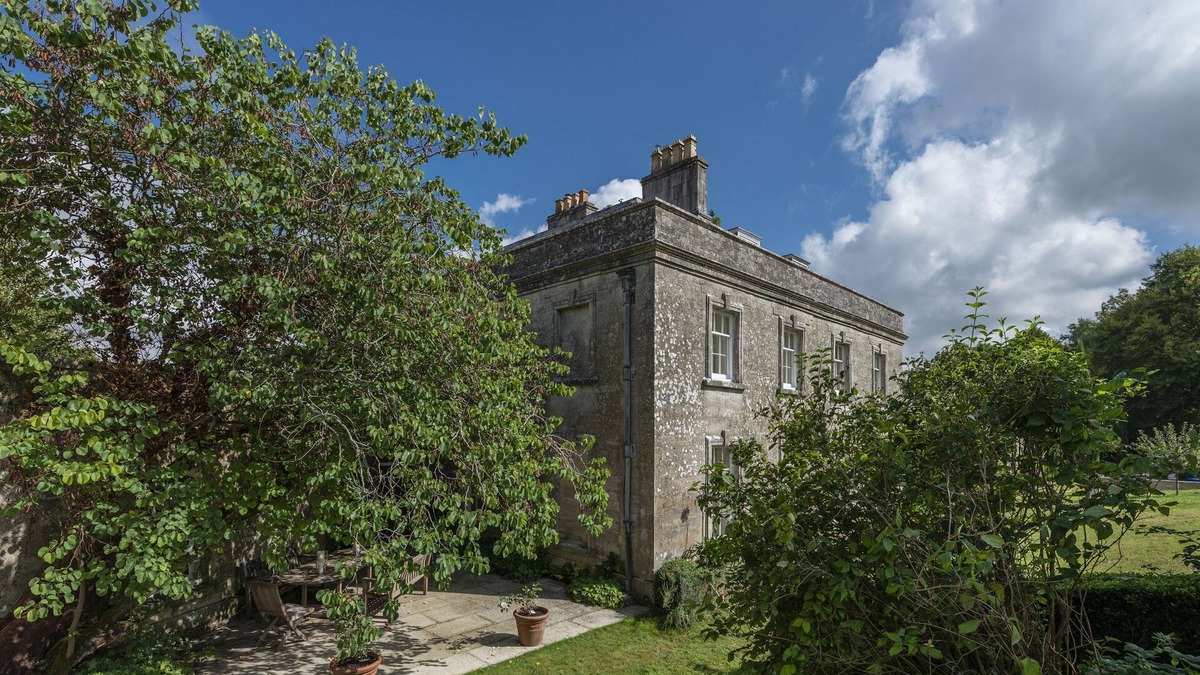 Holworth Apartment | Park House is a combination of our two handsome houses accommodating 19 guests
