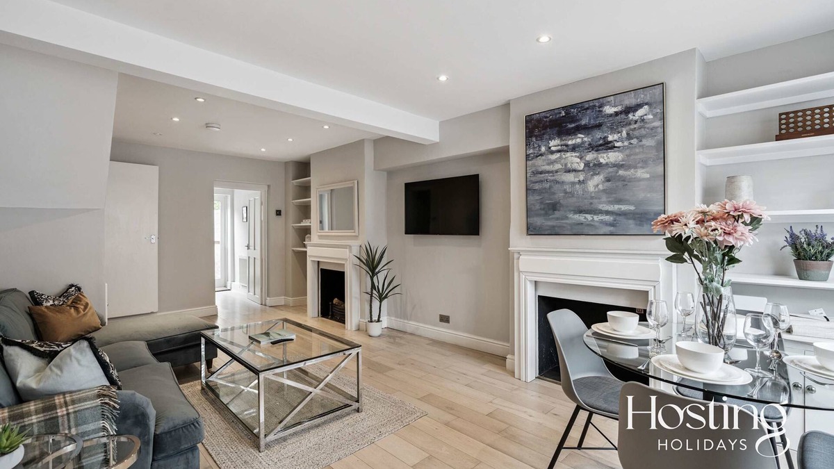 Henley House | Park House, Two Bed Henley Townhouse with Garden