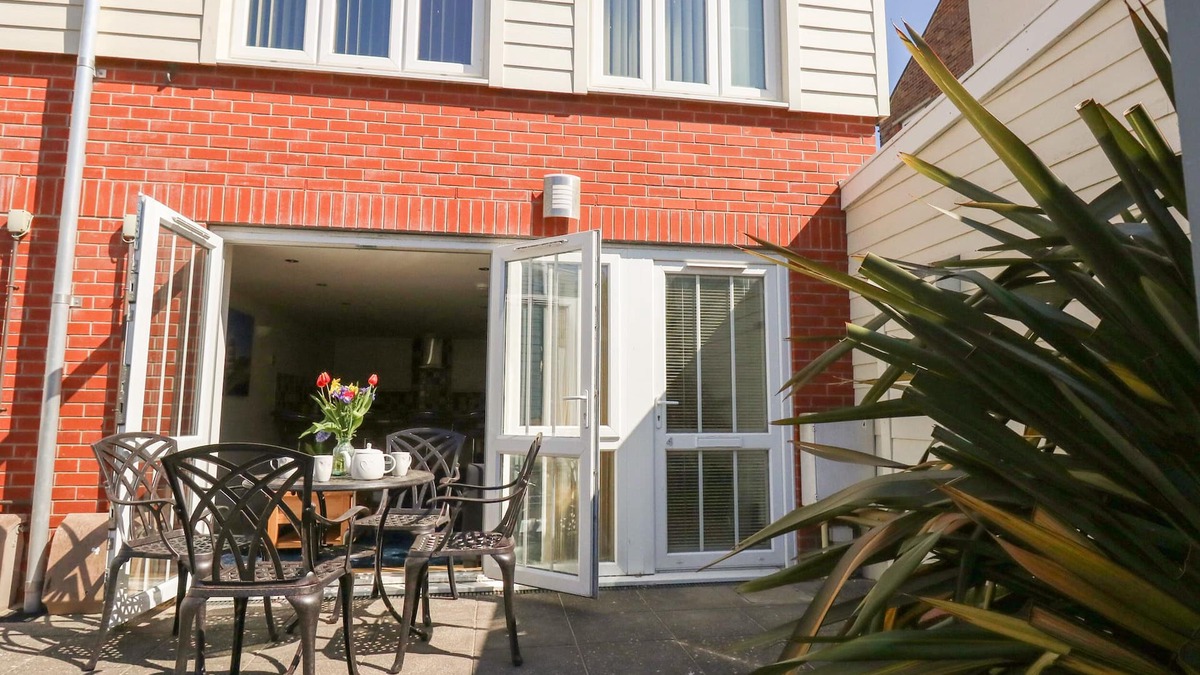 Weymouth Cottage | PARK MEWS, family friendly, country holiday cottage in Weymouth