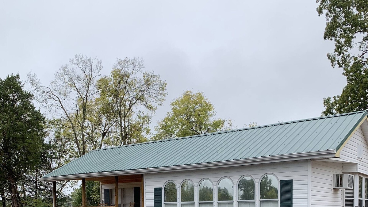Newport Cottage | Park Model Full Kitchen /Full Living Room/ Full Size Bed /Small dog allowed