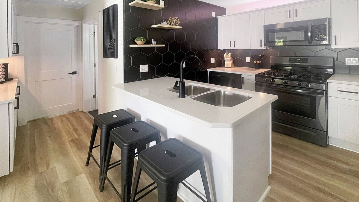 Casey House | Park Place .5mi from Downtown