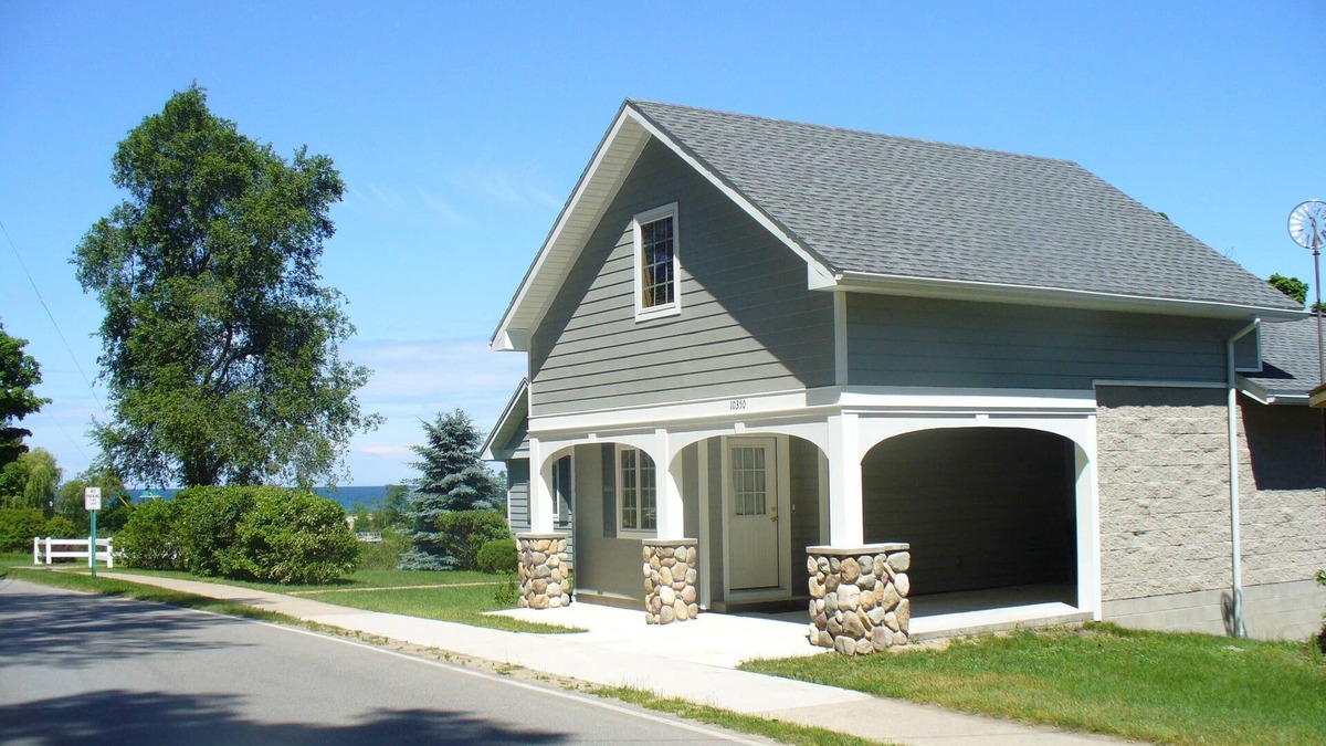 Empire House | Park Place Guest House 600 feet from Lake Michigan Beach