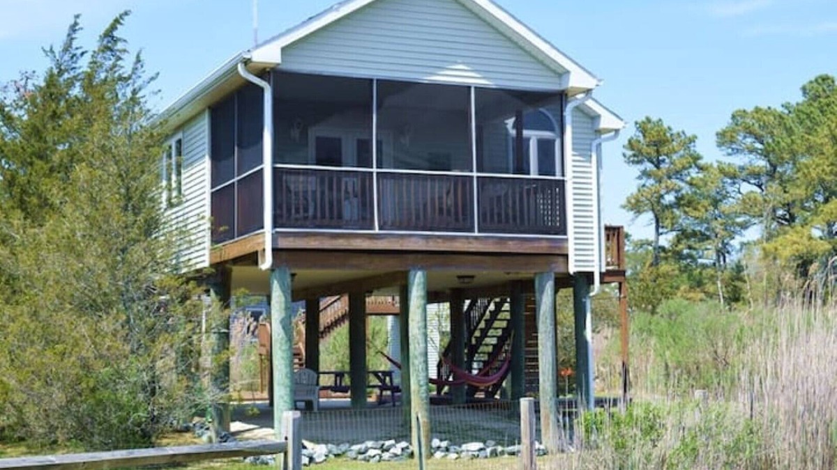 Chincoteague Cottage | Park Place-LOCATION! LOCATION! Waterview