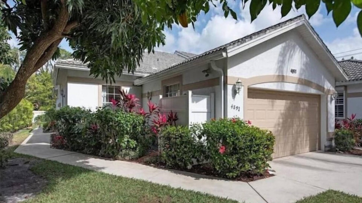Park Shore Villa | Park Shore Naples 3 bed 2.5 bath Villa near beach!