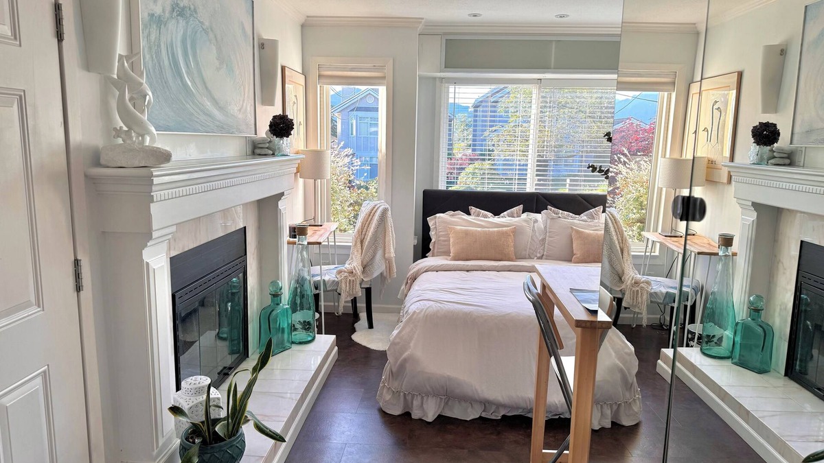 Burnaby Apartment | Park Side Getaway! Beautiful studio next to park.