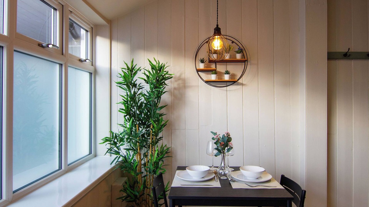 Salisbury Apartment | Park St Studio - relaxing new build apartment in the centre of Salisbury