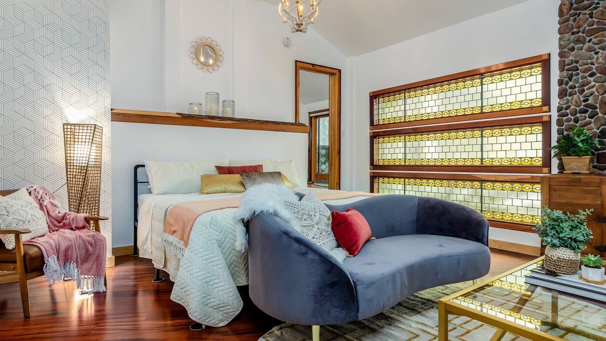 Ithaca Apartment | Park Suite: Luxury, artistically decorated suite with garden tub
