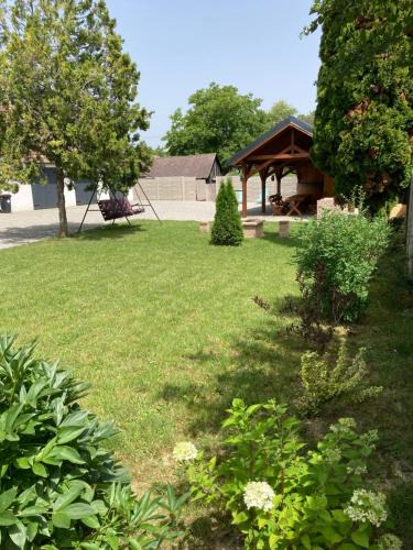 Bakonyszentkiraly Apartment | Park Vendégház