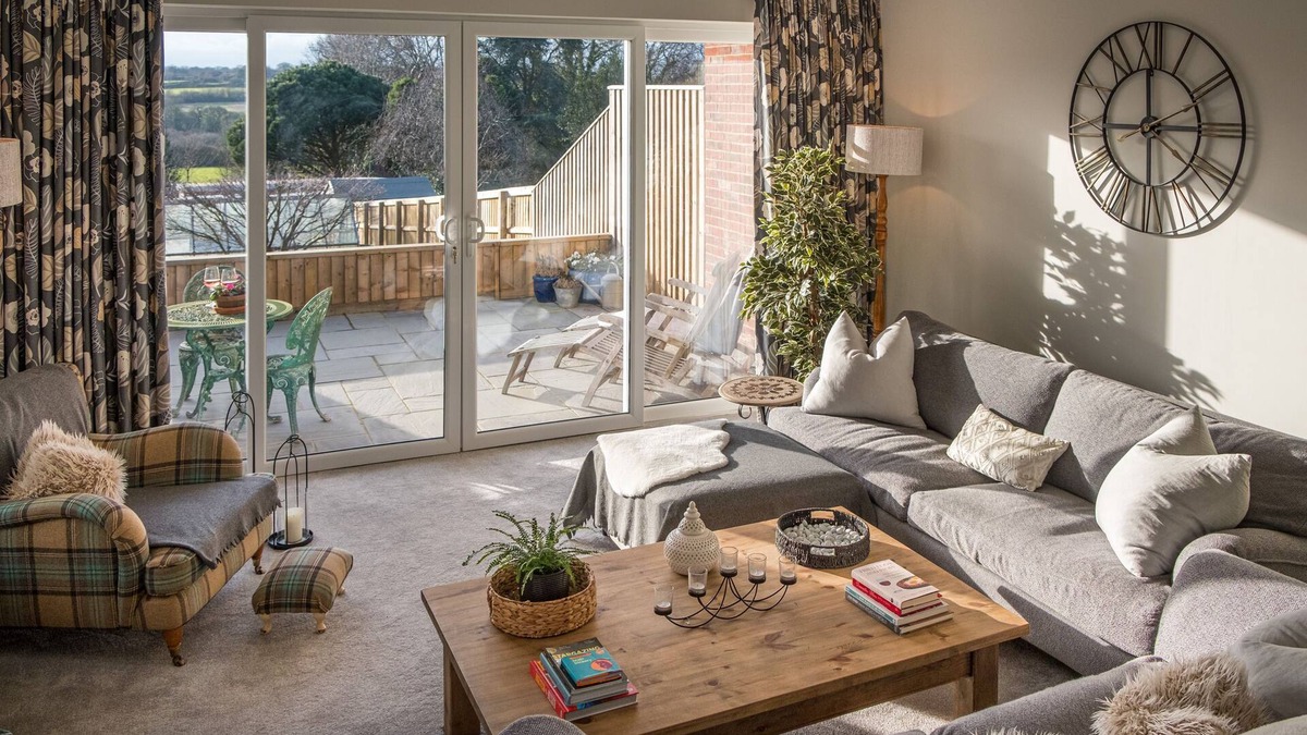 Nettlestone Cottage | Park View - a semi detached house that sleeps 10 guests in 5 bedrooms