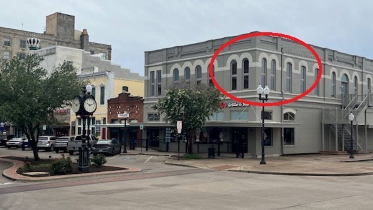 Downtown Apartment | Parker101:Downtown Bryan on Main St, King Bed