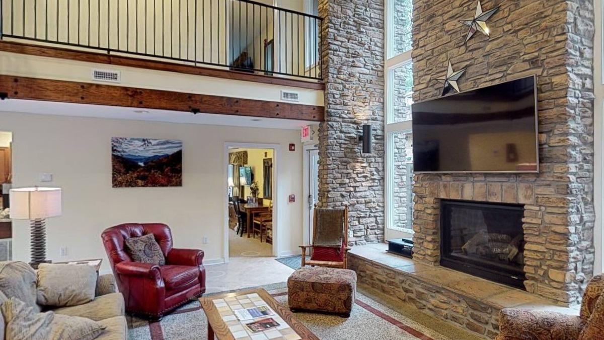Gatlinburg House | Parking downtown, Gatlinburg1 hour to Knoxville .All BR w/bathroom & own T-STAT.