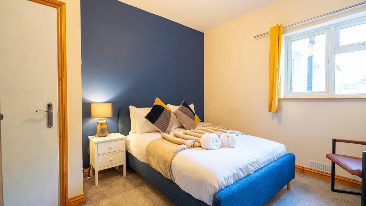 Bristol Apartment | Parking | Smart TV | Cozy Place