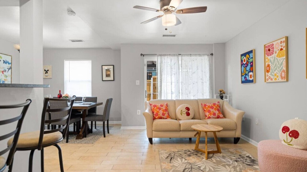 Landmark House | Parkside Alexandria Townhome - 3br free parking