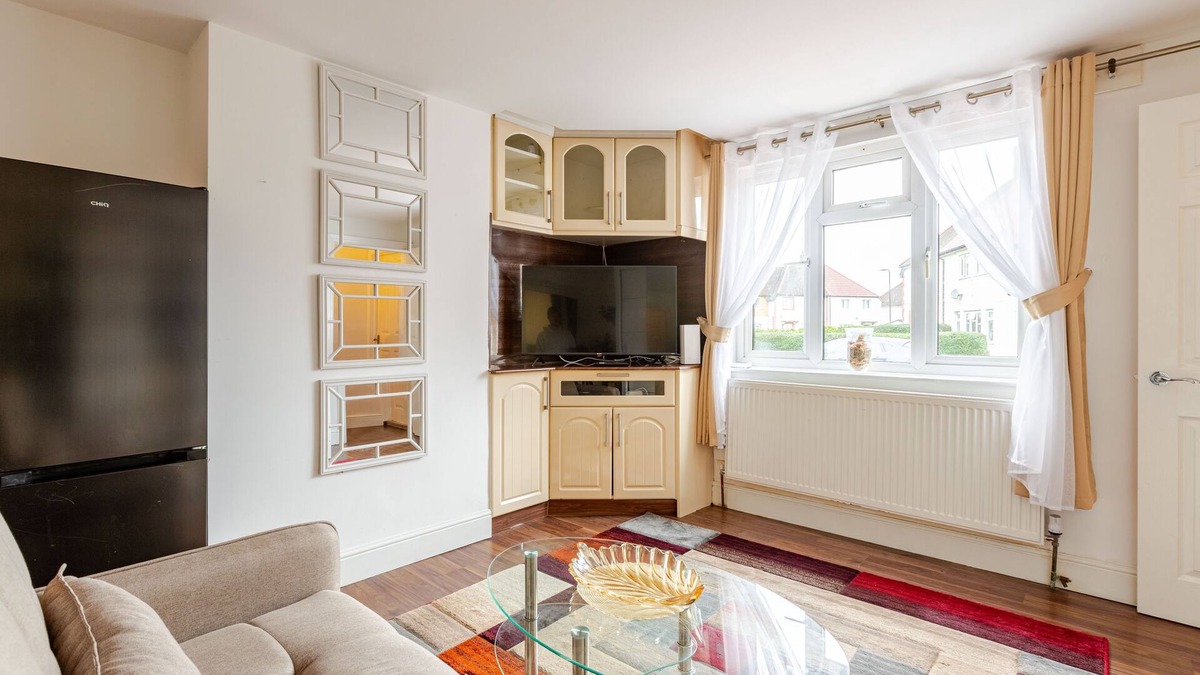 Alperton Apartment | Parkside Haven, Modern 2-Bed Flat with Ensuites, Free Parking & Self Check-In