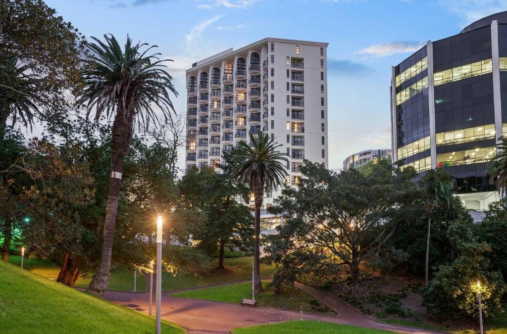 Newton Hotel | Parkside Hotel & Apartments