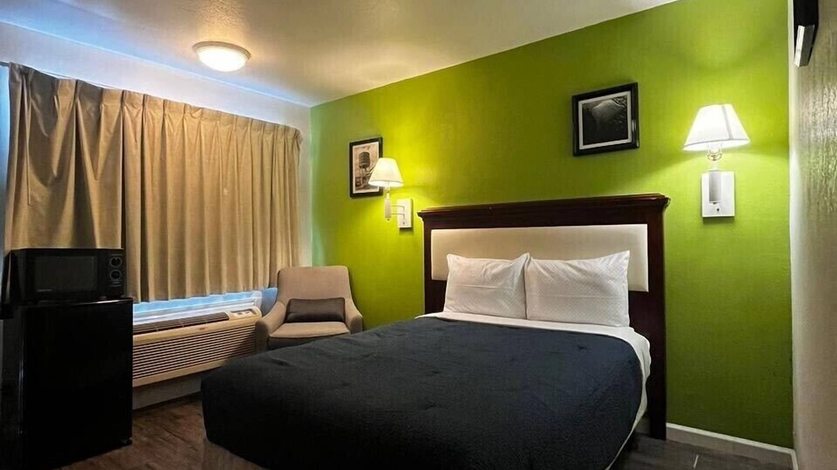 Sweetwater Hotel | Parkside Inn by PHG - Sweetwater