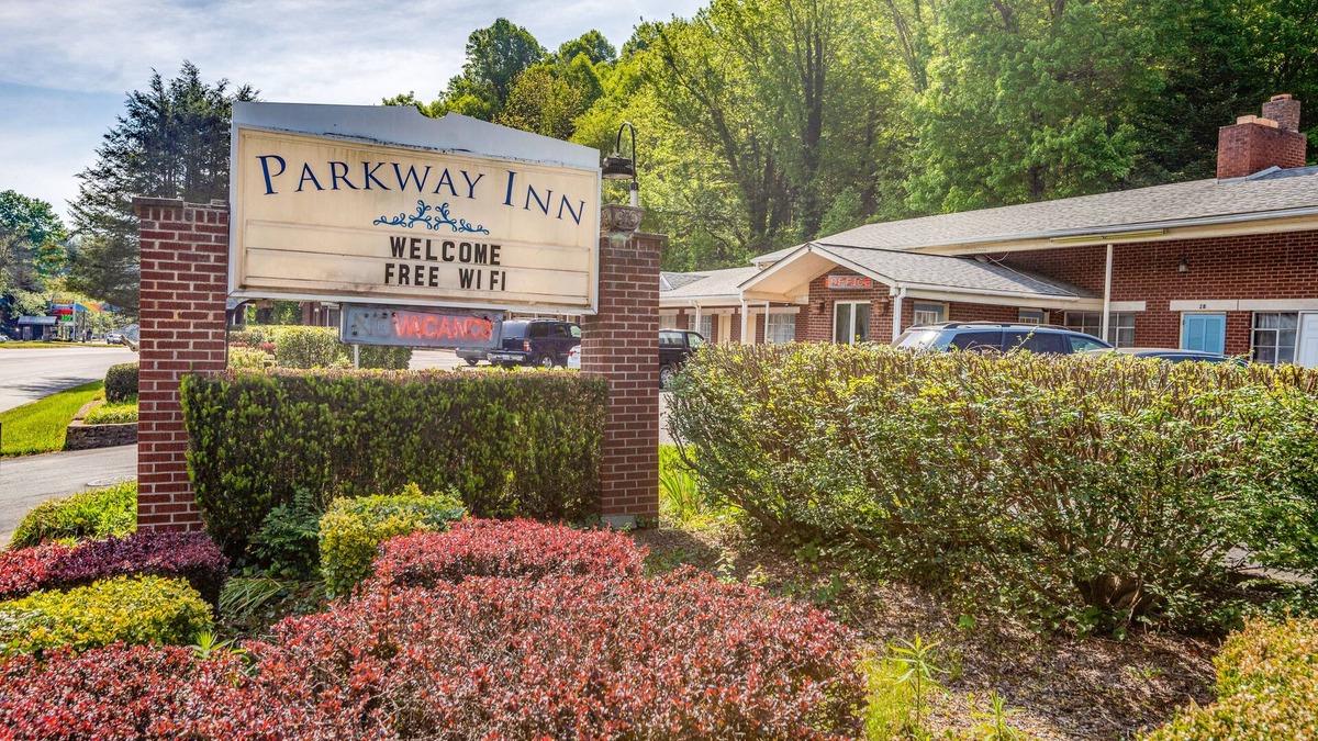 Waynesville Hotel | Parkway Inn