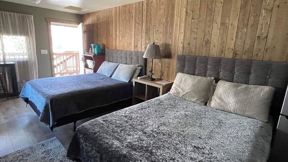 Gardiner Apartment | ParkWay Yellowstone Guest House room #2