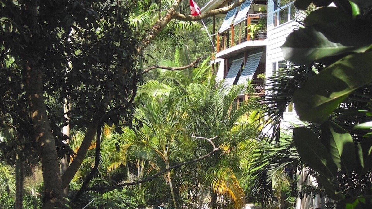 Cannonvale Bed & Breakfast | Parkwood B&B Airlie Beach - Home away from Home
