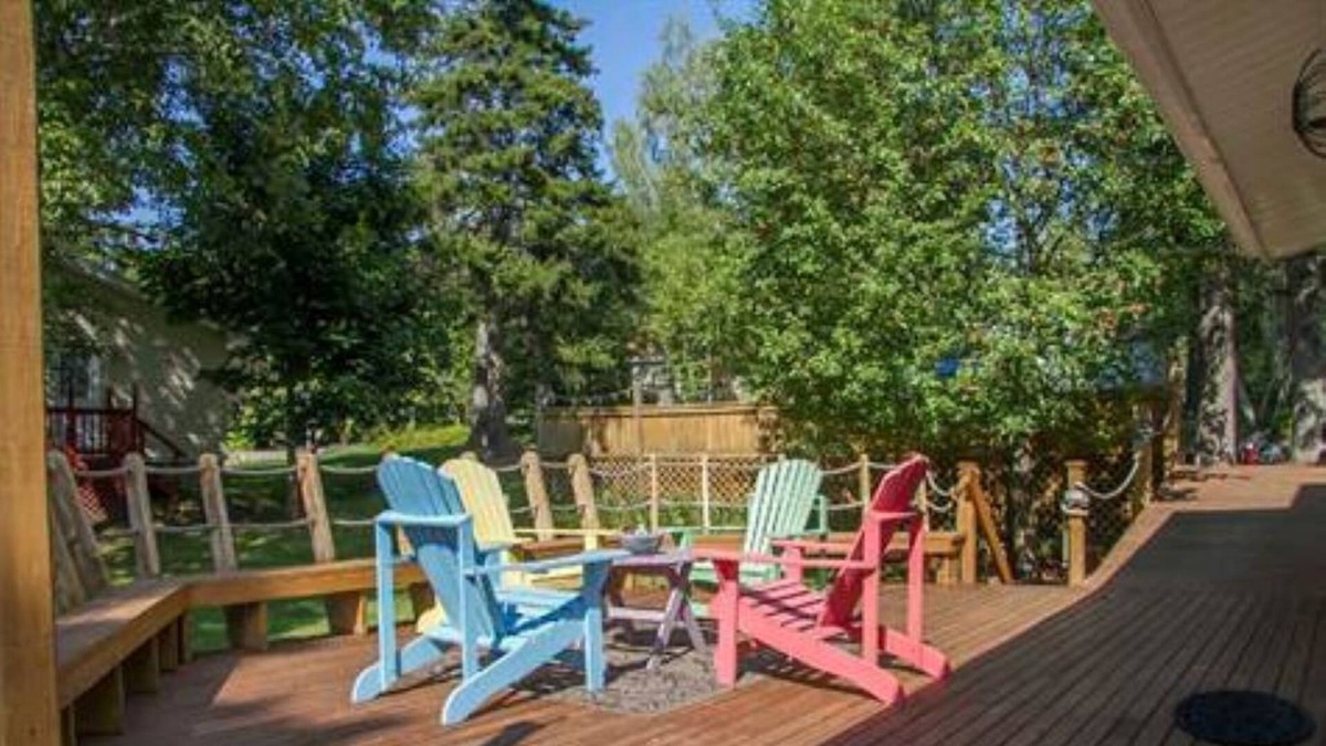The Bluff Cottage | Parlee Beach Vacation Home on the Bluff 5 minutes from the Beach