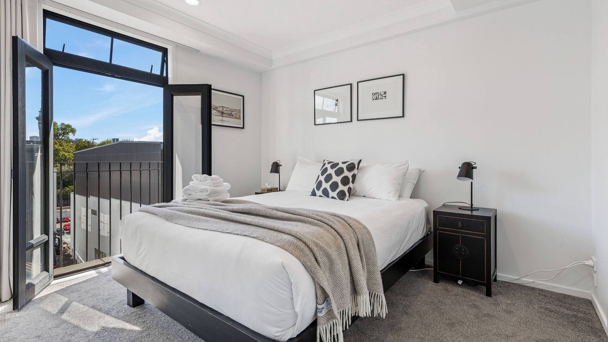 Parnell Apartment | Parnell Apartment - Auckland City Fringe, Stylish 1 bedroom with carpark