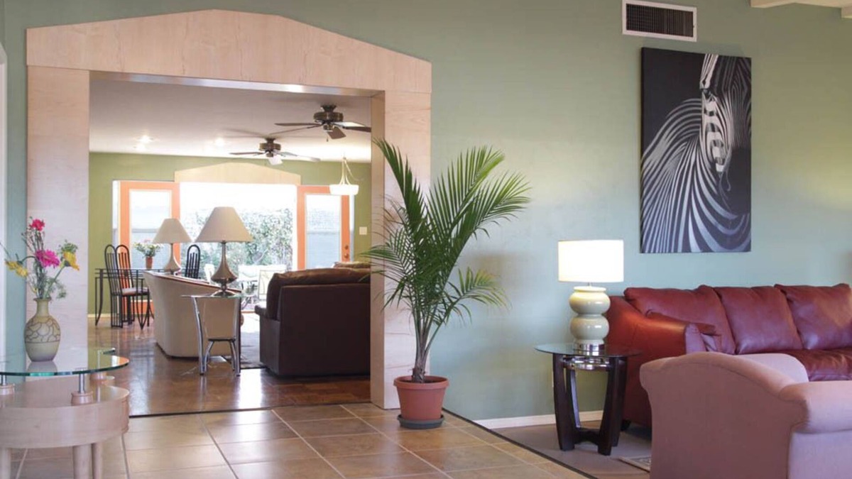 Montgomery Park House | Parqhouse open-2025-Sleeps 18-6 BD/6BA-Hottub, Lush Patios, Park w/tennis & pool