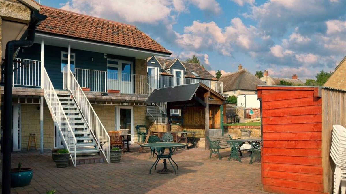 South Perrott Hotel | Parrett Hotel