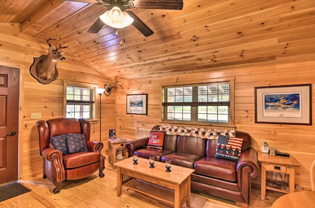 St George House | Parsons Cabin with Fire Pit and River Access!