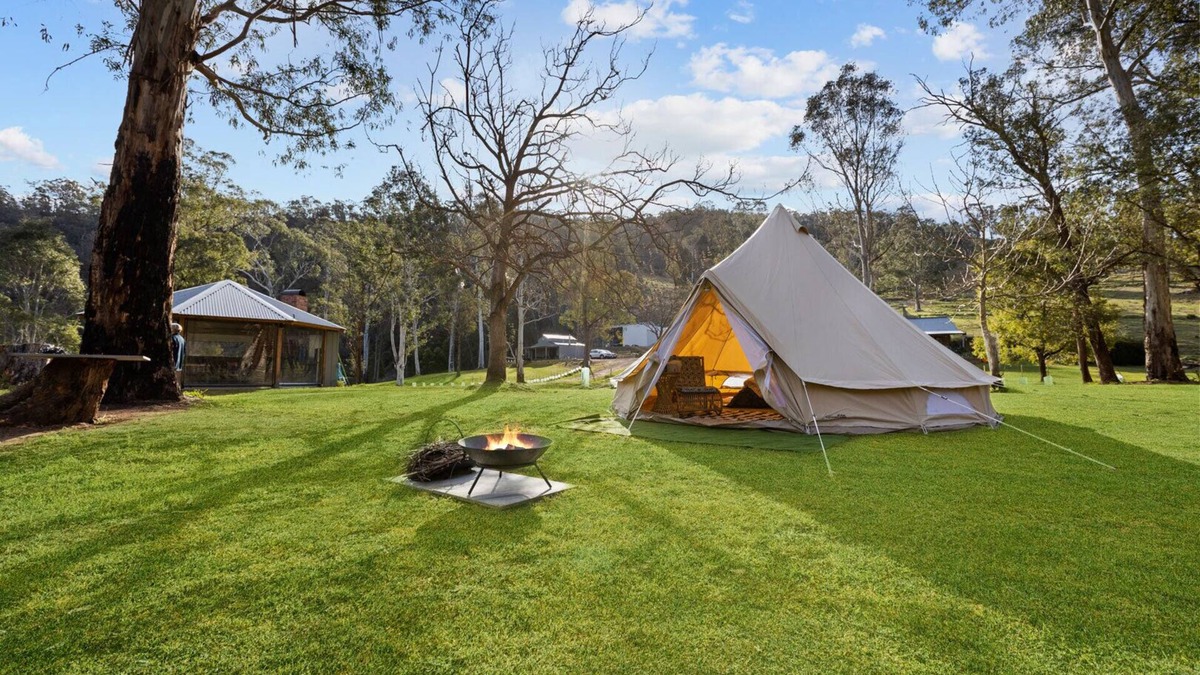 Dargo House | Parsons Flat Glamping: Immerse yourself in the serenity of a secluded retreat