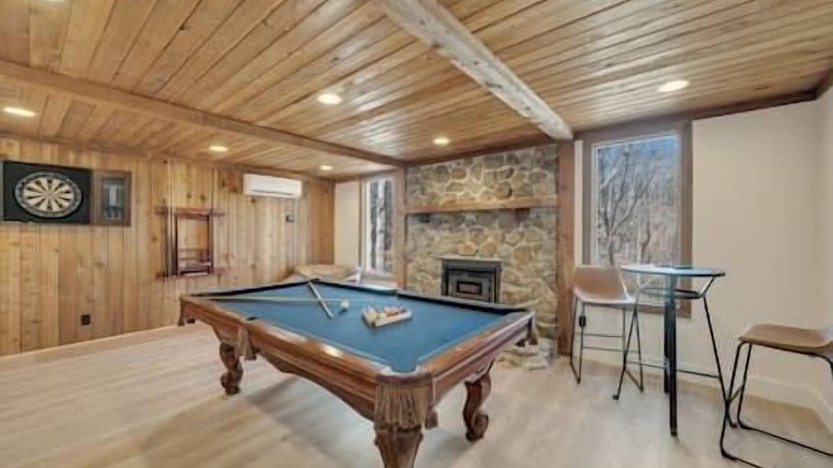 Gainesville House | Party dock | hot tub | pool table | pets ok