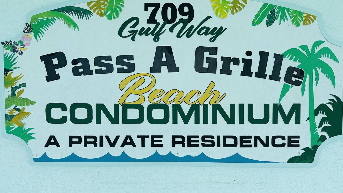 Pass-a-Grille Historic District Apartment | Pass a grille Gulf Way Beachfront 19
