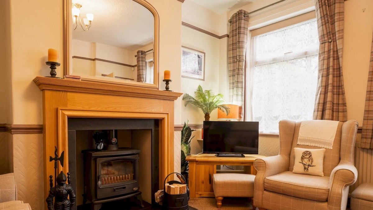 Port Sunlight House | Pass the Keys | 2 BR cottage nr Liverpool Chester and Port Sunlight