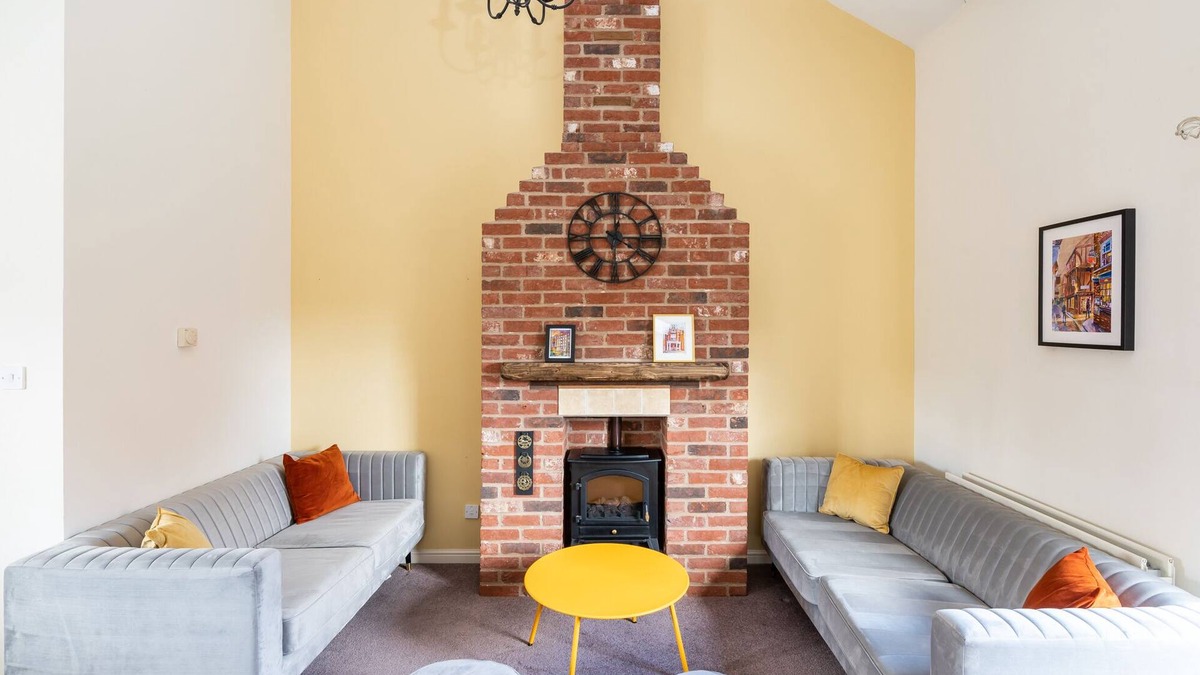 York House | Pass the Keys | 20 Hazelnut Grove · Spacious Contemporary 2-Bed House in York