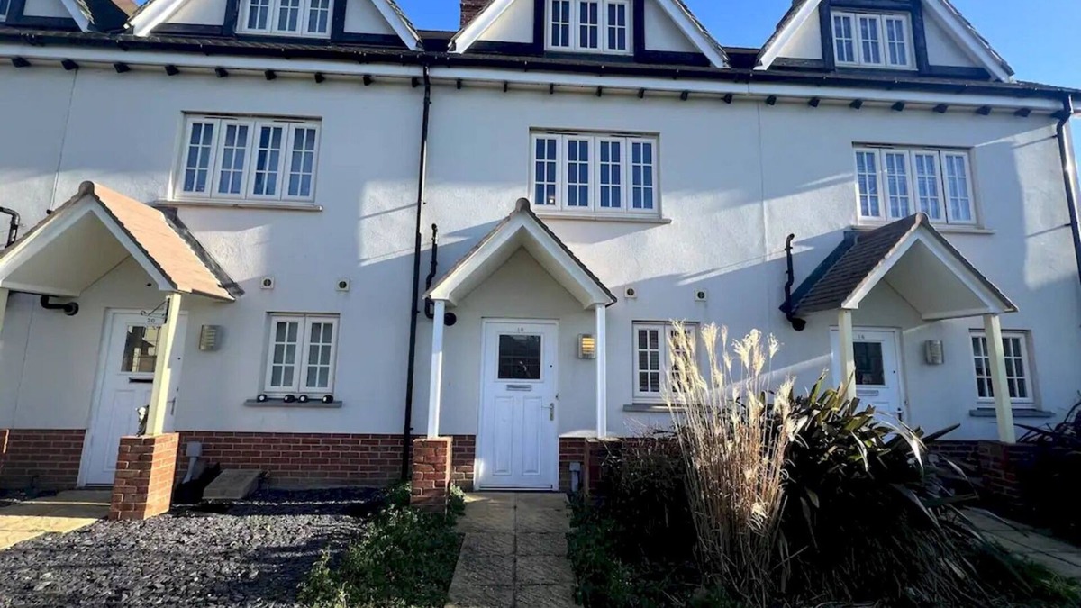 Colchester House | Pass the Keys | 3 Bed home away from home