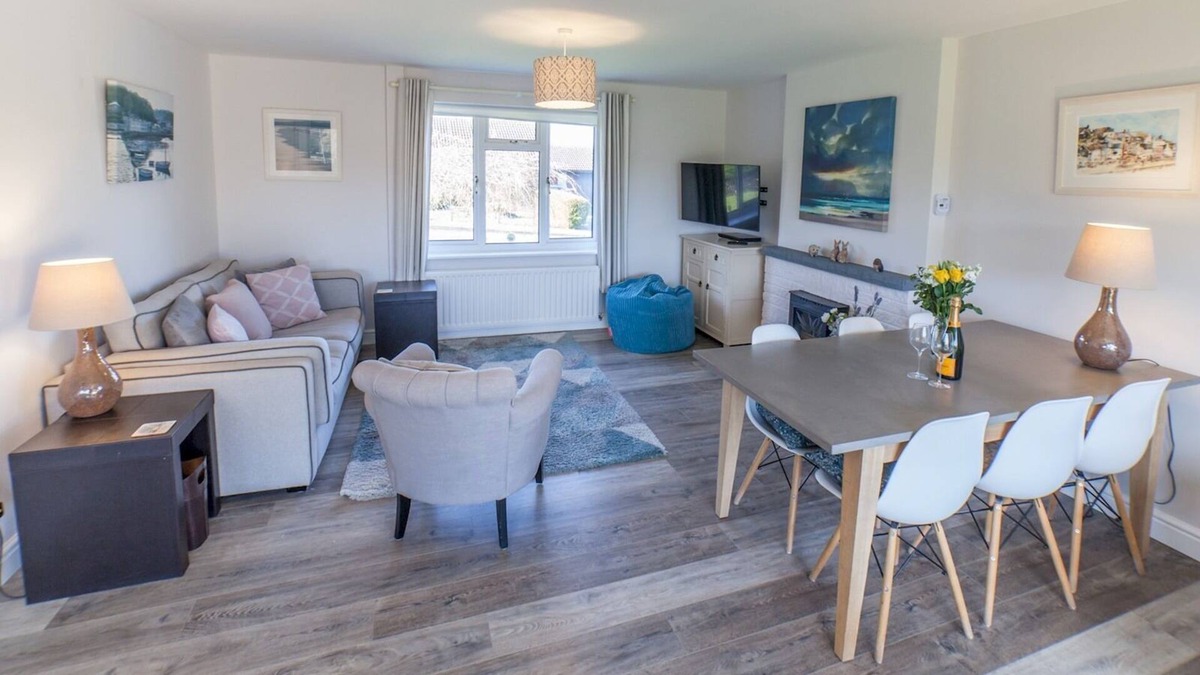 Beaminster House | Pass the Keys | Beautiful holiday home close to the Jurassic Coast