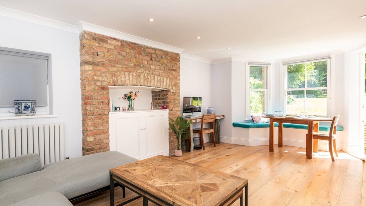 South Richmond Apartment | Pass the Keys | Beautiful Richmond Hill, parking and huge garden