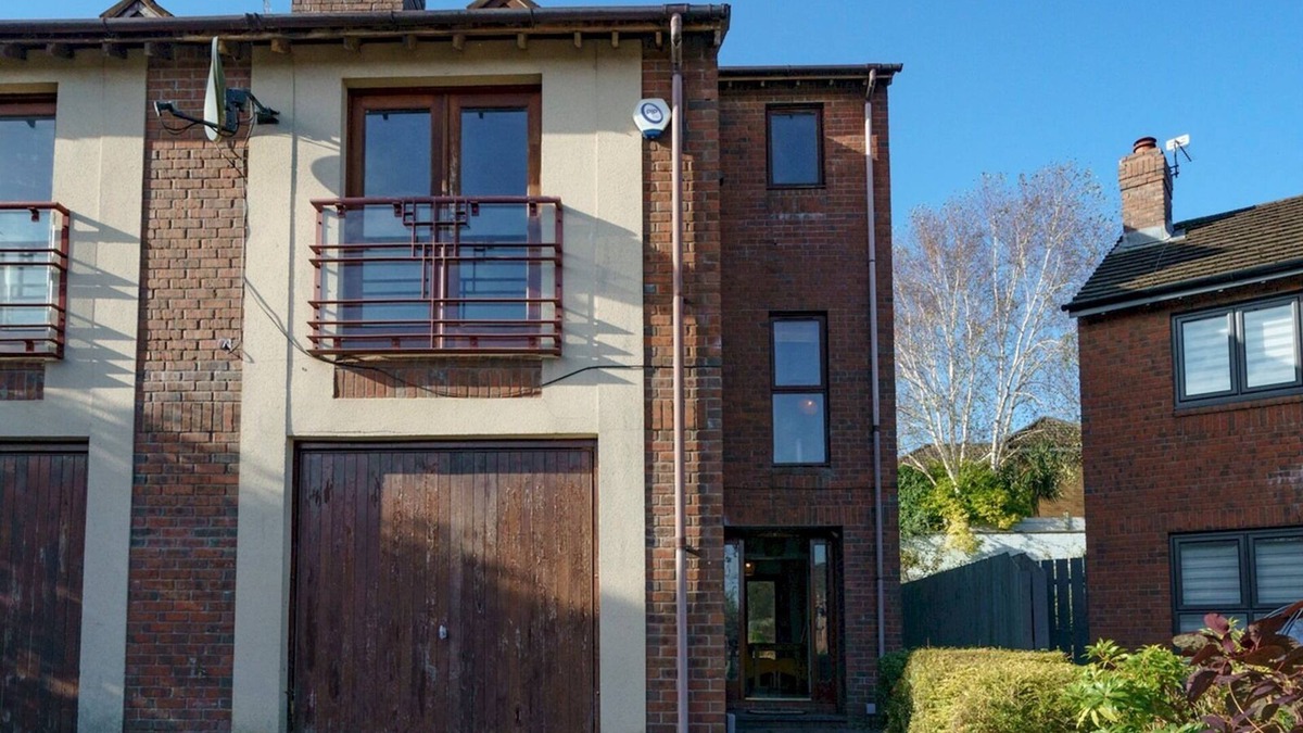 Belfast House | Pass the Keys | Beautiful 3-Bed Riverside Townhouse w/Parking