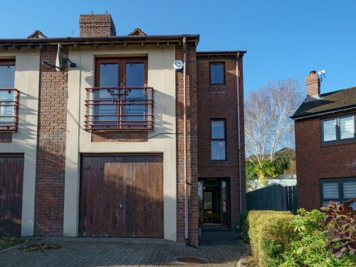 Belfast House | Pass the Keys Beautiful 3-Bed Riverside Townhouse w Parking